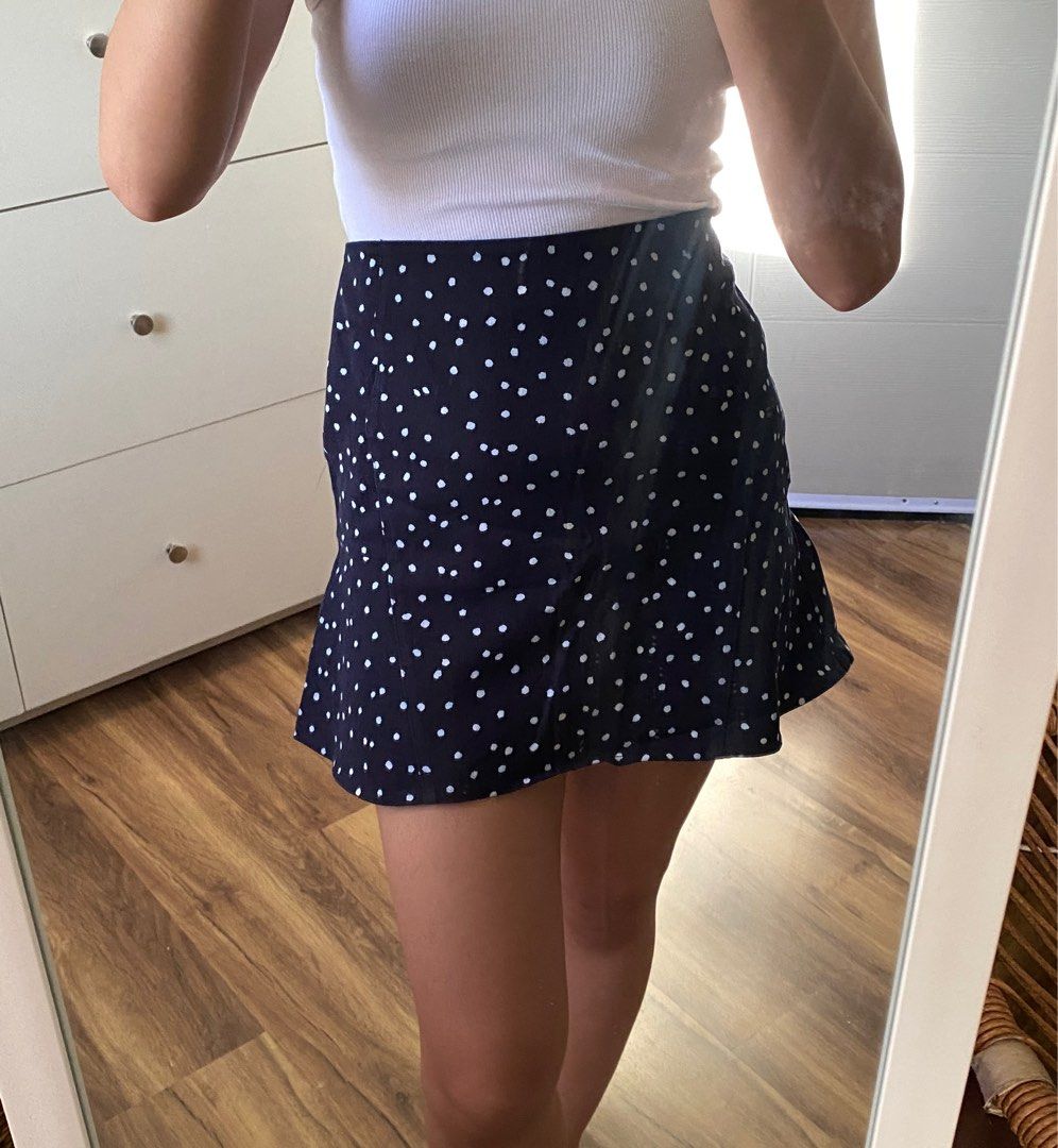 Mini polka mermaid skirt (Category: Skirts) located in Davao. Submitted by __blk99 (Listing ID 1271064148, Image 2). Description: Mini polka mermaid skirt Material: denim-like Waist 27” .