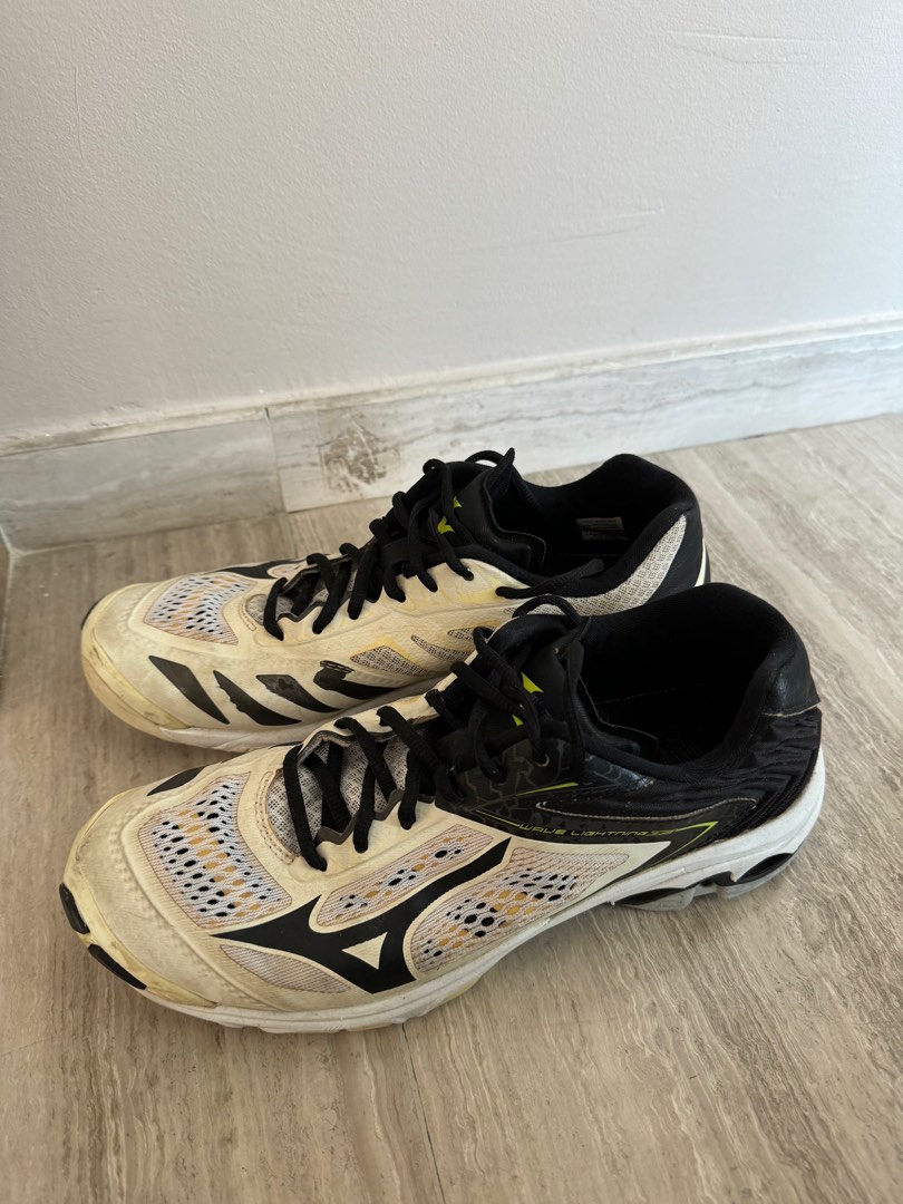 Mizuno indoor court shoes Sports Equipment Sports Games