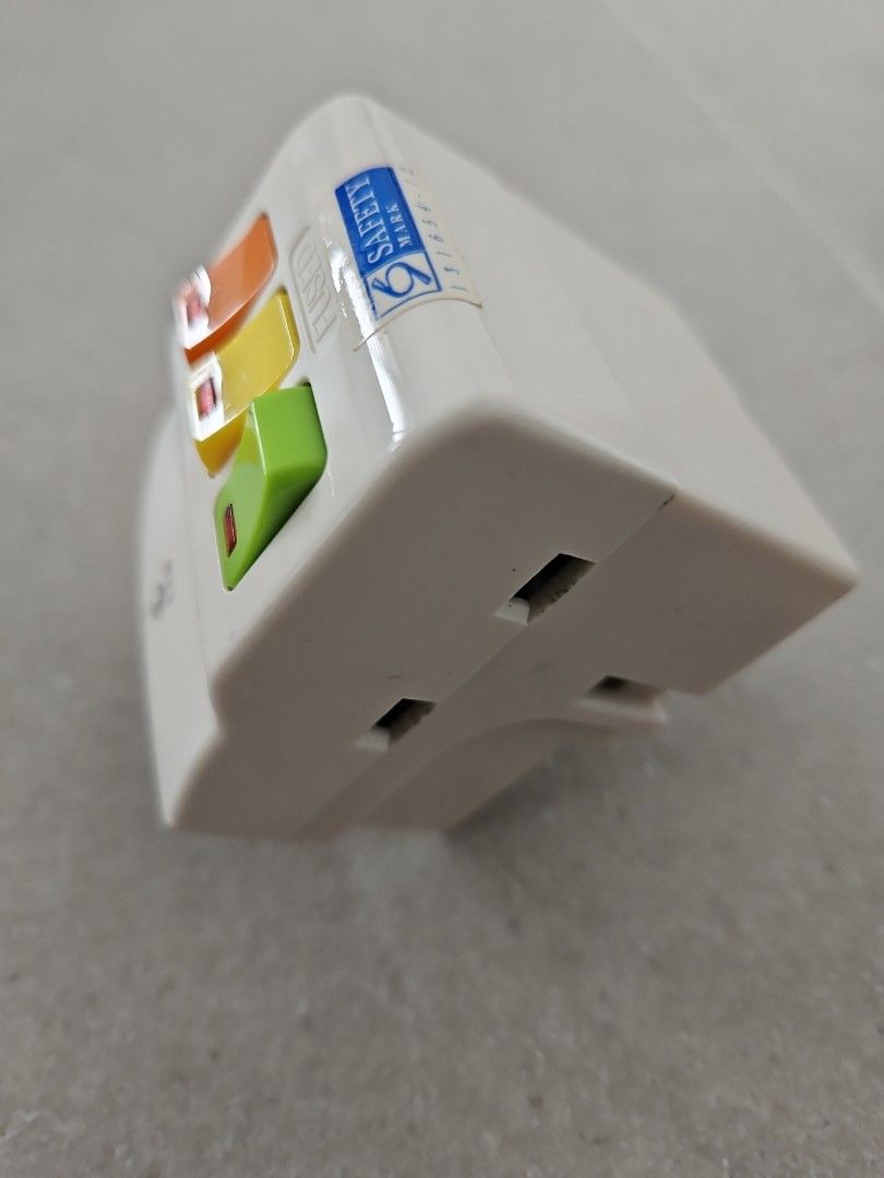 Multi adapter (Category: Electrical, Adaptors & Sockets) located in Singapore. Submitted by eszheat (Listing ID 1271048879, Image 3). Description: 3 pieces takes all for $15.00 one for $6.00.