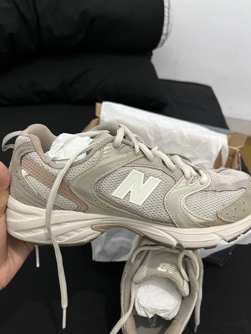 New Balance 530 Cream Beige, Fesyen Pria, Sepatu , Sneakers di Carousell
