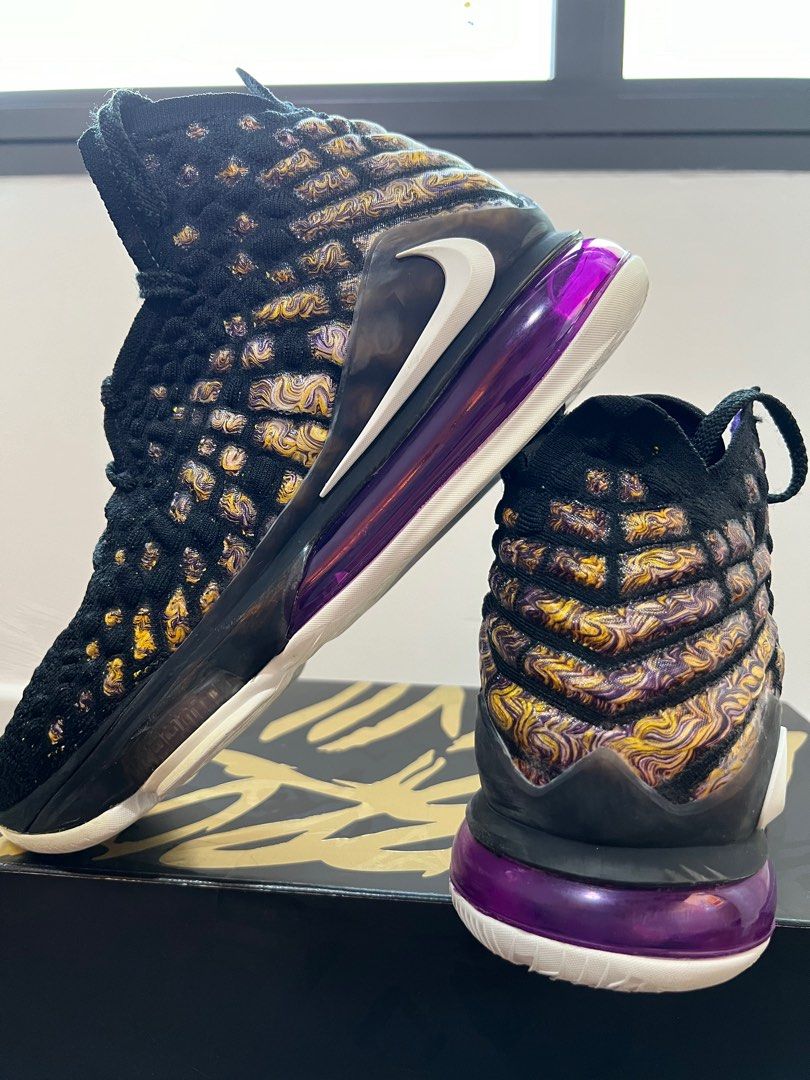 Lebron 17 lakers colorway top