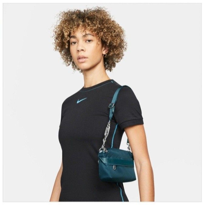 Nike front discount strap bag