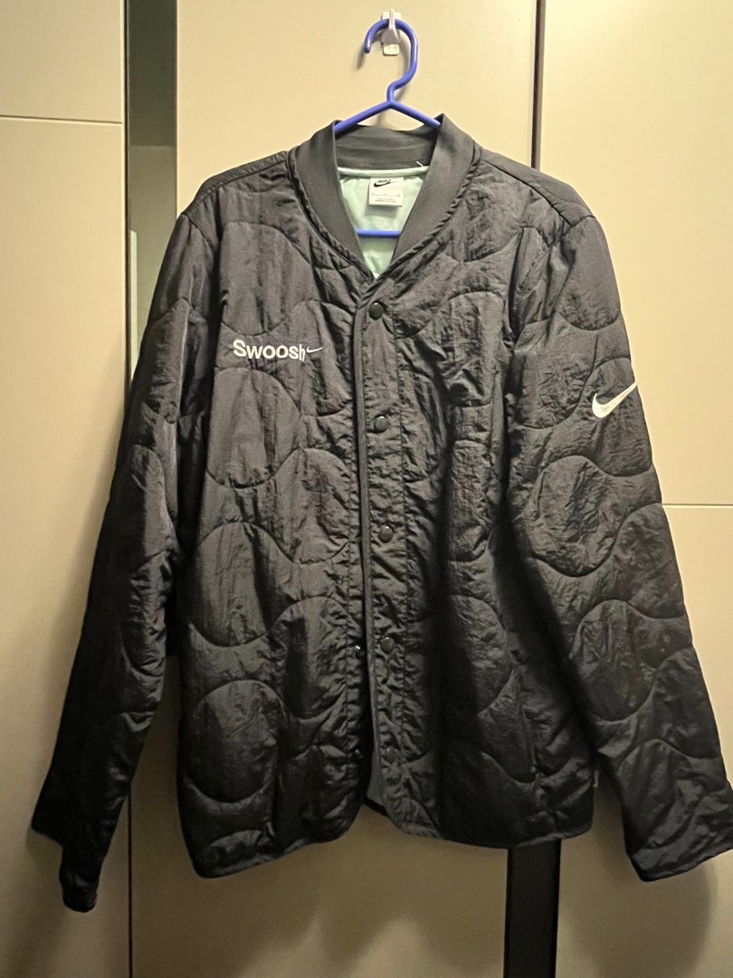 Nike Swoosh Logo Padded Jacket, 男裝, 外套及戶外衣服- Carousell