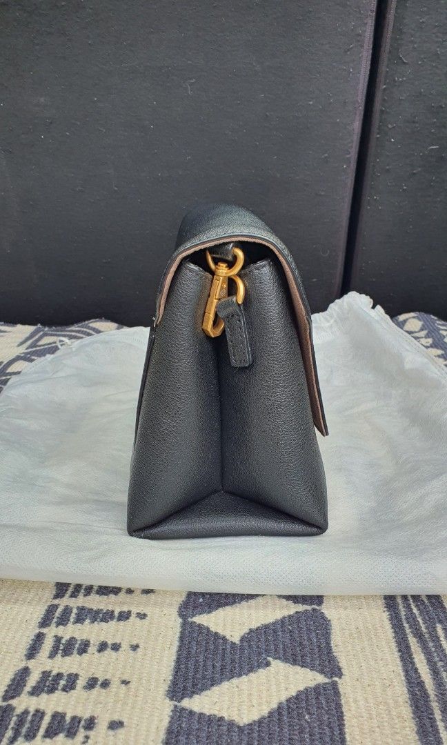 Oryany structured sling bag (Category: Luxury Bags & Wallets) located in Antipolo. Submitted by switchneighborhood (Listing ID 1271051716, Image 3). Description: rank ab condition authentic.