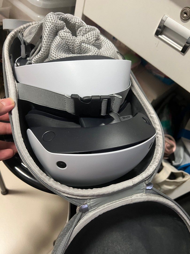PSVR2 (Category: Virtual Reality) located in Singapore. Submitted by tan9326 (Listing ID 1271021440, Image 3). Description: No time for playing ..price can nego .
