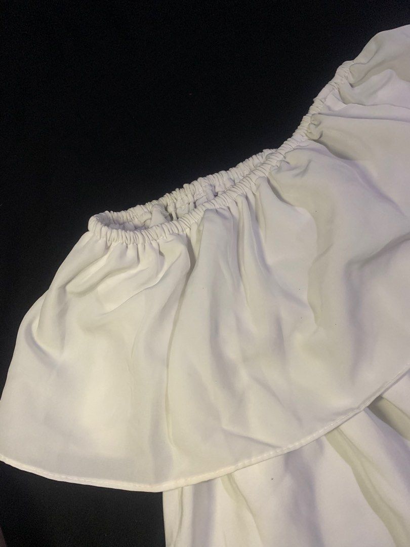 Sabrina White Top, Fesyen Wanita, Pakaian Wanita, Atasan di Carousell