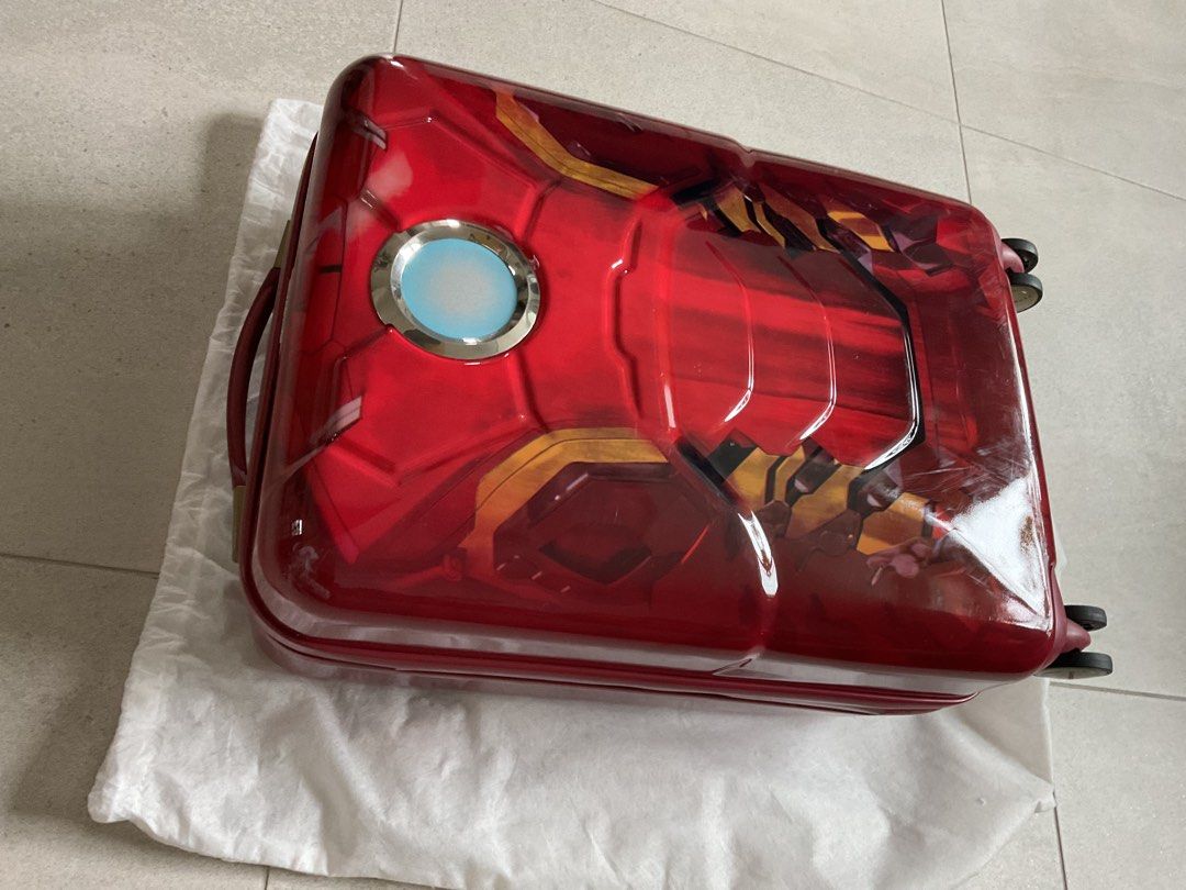 Samsonite 20 inch Marvel iron man luggage, 名牌, 手袋及銀包- Carousell
