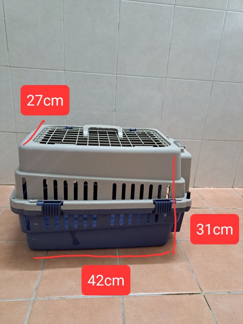 Second hand pet carrier on sale