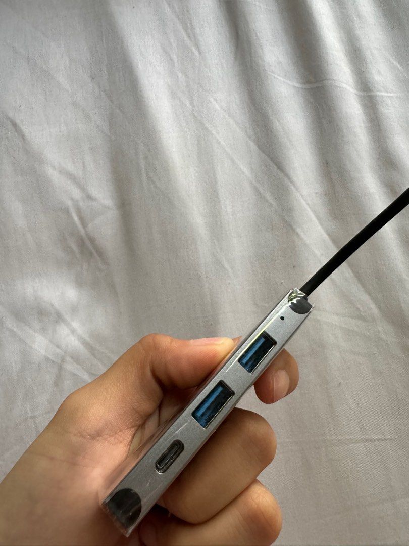Sitecom USB-C to 4x USB-C Hub (Category: Chargers & Cables) located in Manila. Submitted by shopwithdikyu (Listing ID 1271080482, Image 2). Description: Never been used. Sumobra lang ako ng bili.