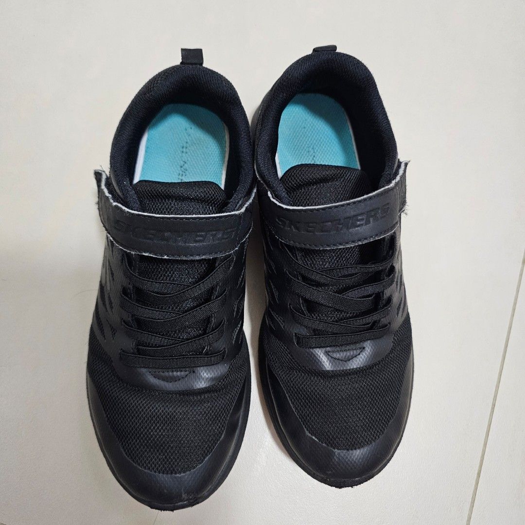 Black skechers top size 5