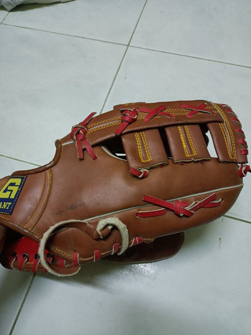 Giant Softball baseball Glove free ball