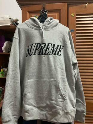 Supreme Hoodies Original Men s Fashion Activewear on Carousell