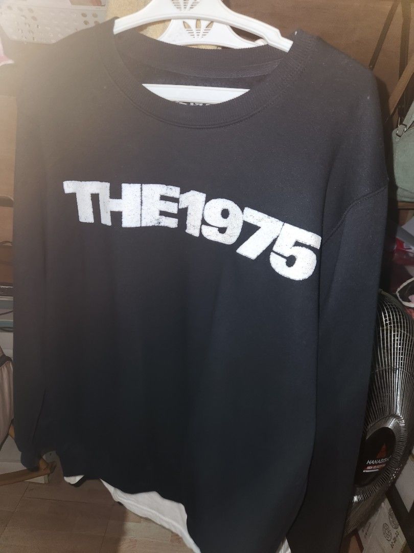 The 1975 distressed logo shirt sweater S