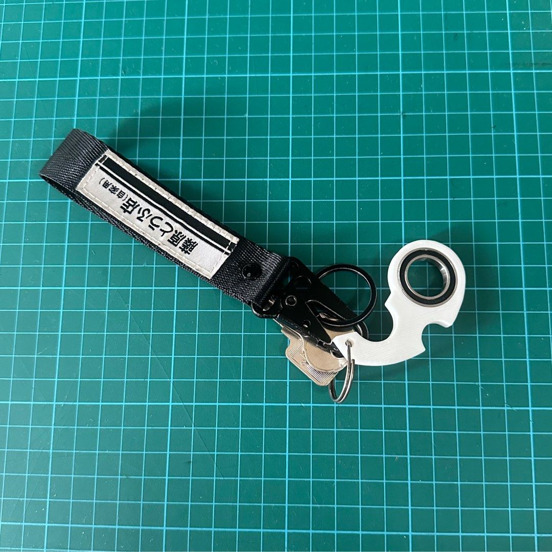 TikTok Karambit Spinner Keychain, Mobile Phones & Gadgets, Other