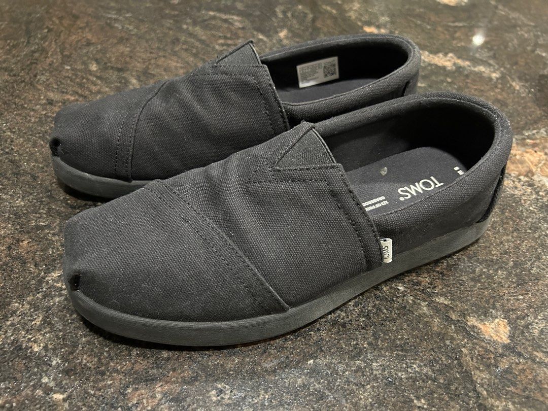 TOMS all black shoe