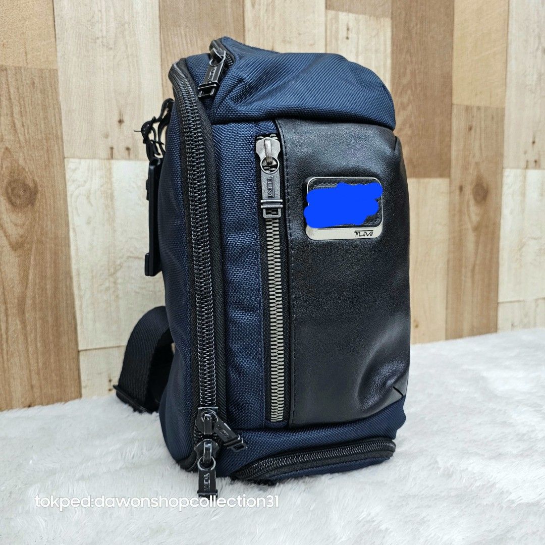 Tumi kelley navy crossbody original Fesyen Pria Tas Dompet