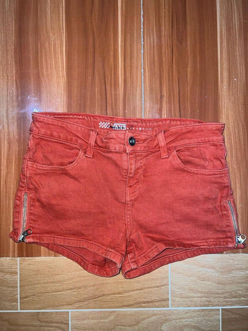 VANS SHORTS WOMEN'S (Category: Shorts) located in General Santos City (Dadiangas). Submitted by xhandees18 (Listing ID 1271024379, Image 1). Description: VANS SEXY MAONG SHORT'S.