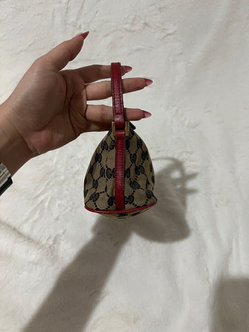 💯 RUSH Authentic Gucci Monogram Boat Pochette (Category: Luxury Bags & Wallets) located in Paranaque City. Submitted by authentic_mj (Listing ID 1262361414, Image 3). Description: 💯 RUSH Authentic Gucci Monogram Boat Pochette Bought in Japan Gold hardware.