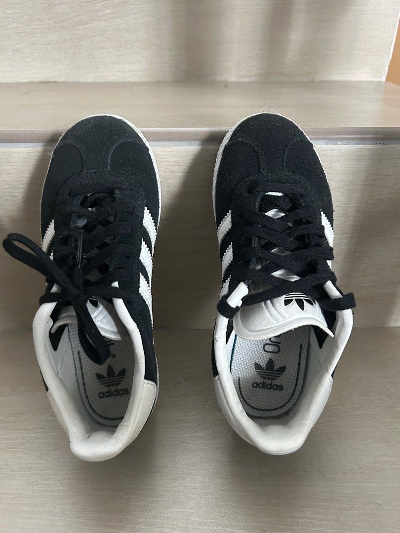 Black adidas gazelle online kids