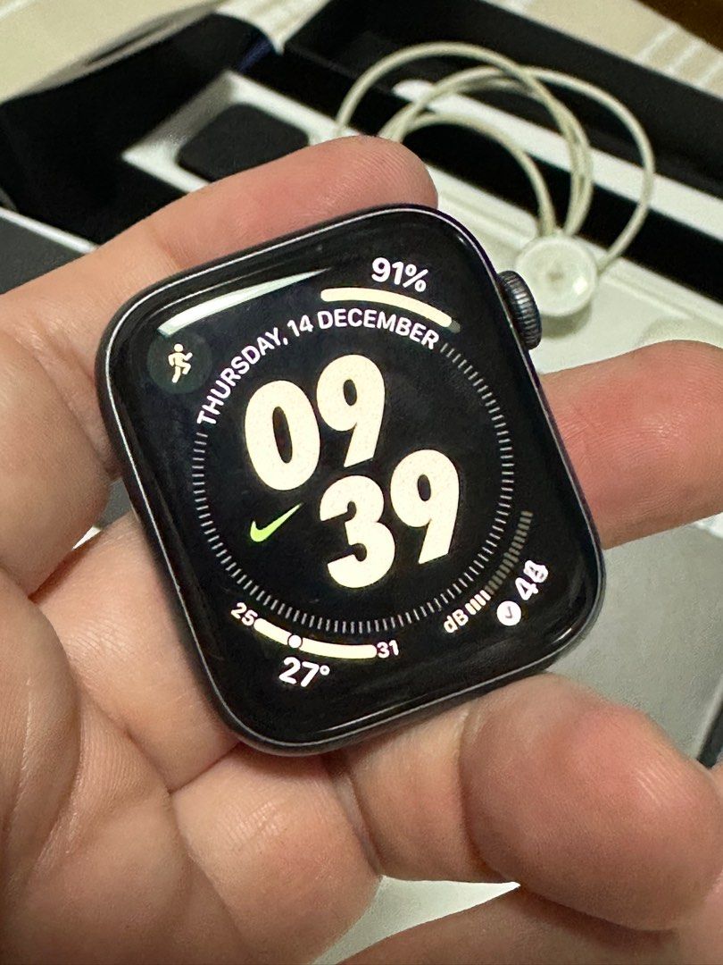 Apple watch series 4 44mm deals gps only space grey aluminum