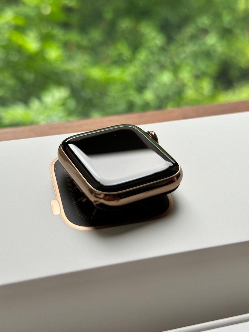 Gold apple top watch series 5