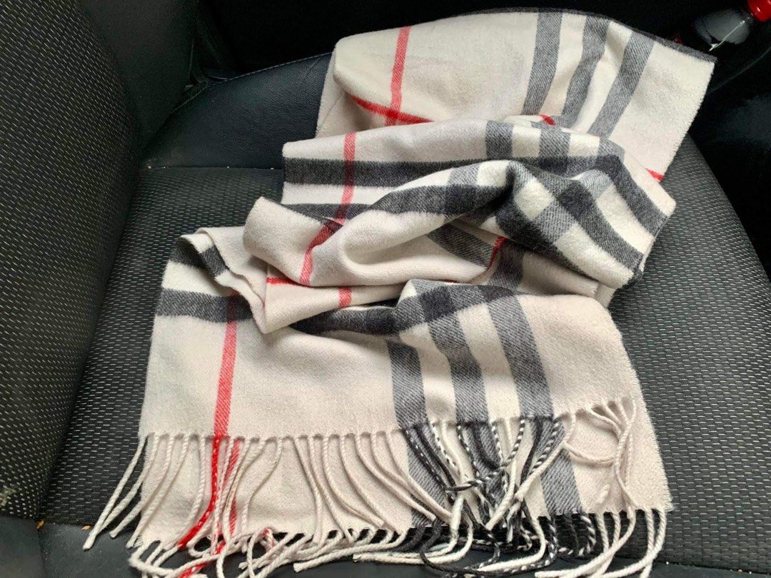 Authentic Burberry Giant Check Cashmere Scarf Luxury Accessories