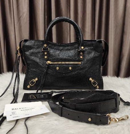 Balenciaga giant small city store