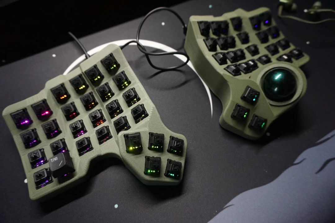 MADE-TO-ORDER Bastard Charybdis ergonomic split keyboard dactyl ...