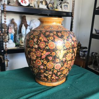 Beautiful Vintage Chinese porcelain big vase