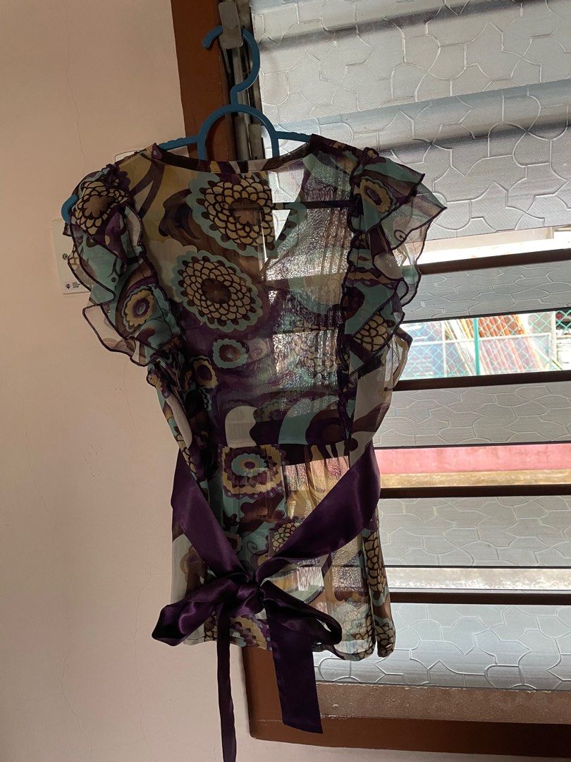 Blouse (Category: Blouses) located in Ipoh. Submitted by ForSale_1010 (Listing ID 1271254530, Image 3). Description: Lightweight blouse from the brand of Arcadia in size xs. Comes with a ribbon at the back. Hardly wear. Good condition still..