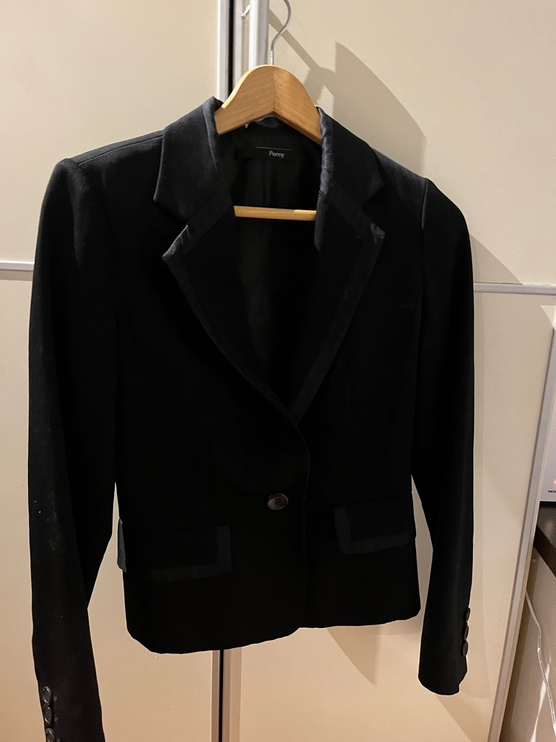 Blum jacket, Women's Fashion, Coats, Jackets and Outerwear on Carousell