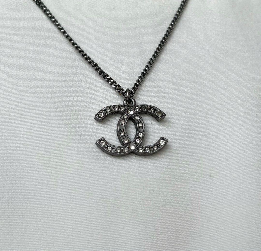 Chanel outlet rhinestone necklace