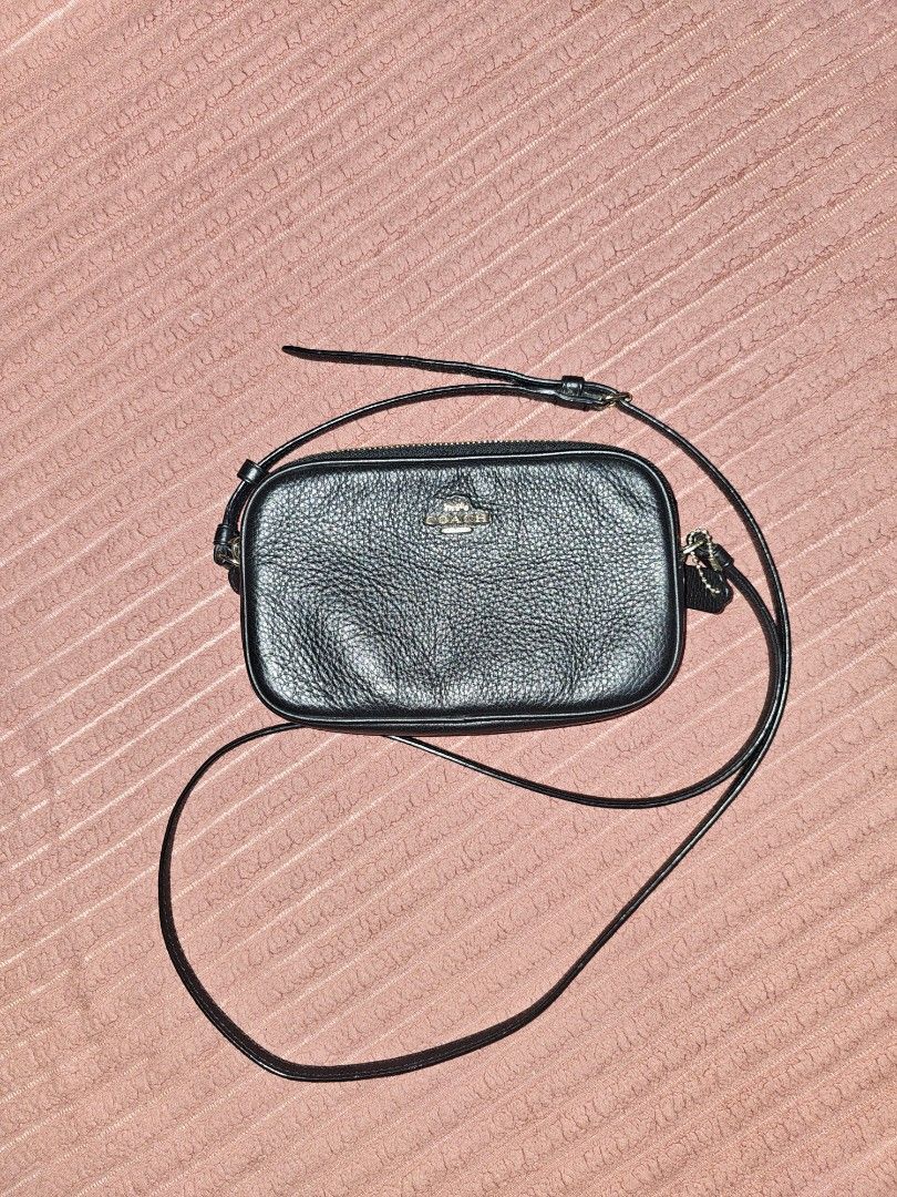 Coach Isla Double Zip Bag (Black) (Category: Cross-body Bags) located in Manila. Submitted by alisbl (Listing ID 1271290181, Image 1). Description: .