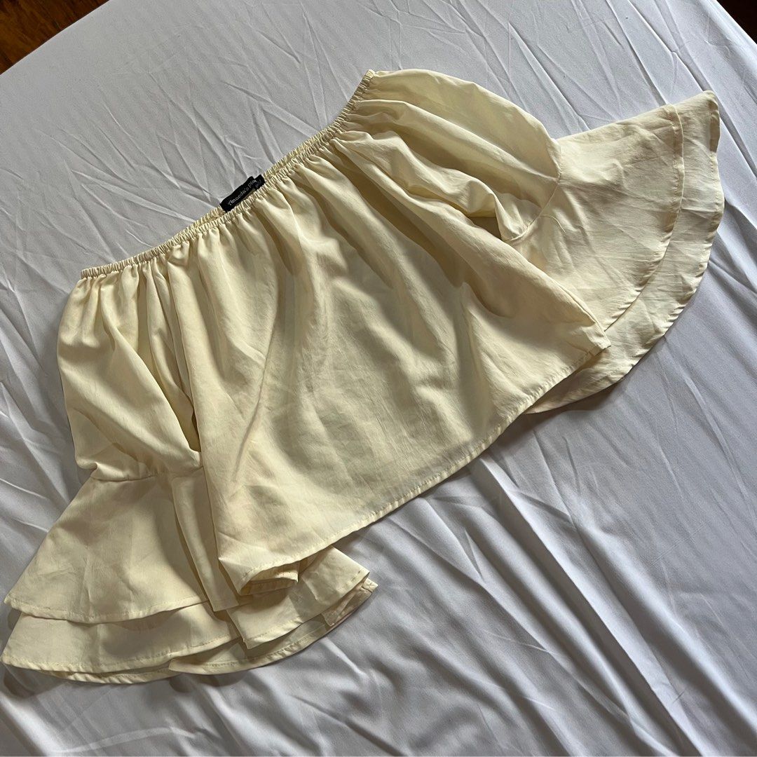 Fairycore Dainty Cream Ruffles Off Shoulder Top (Category: Blouses) located in San Juan City. Submitted by usuikawa (Listing ID 1271275914, Image 1). Description: - Fits Medium - has a small stain (2nd pic) .
