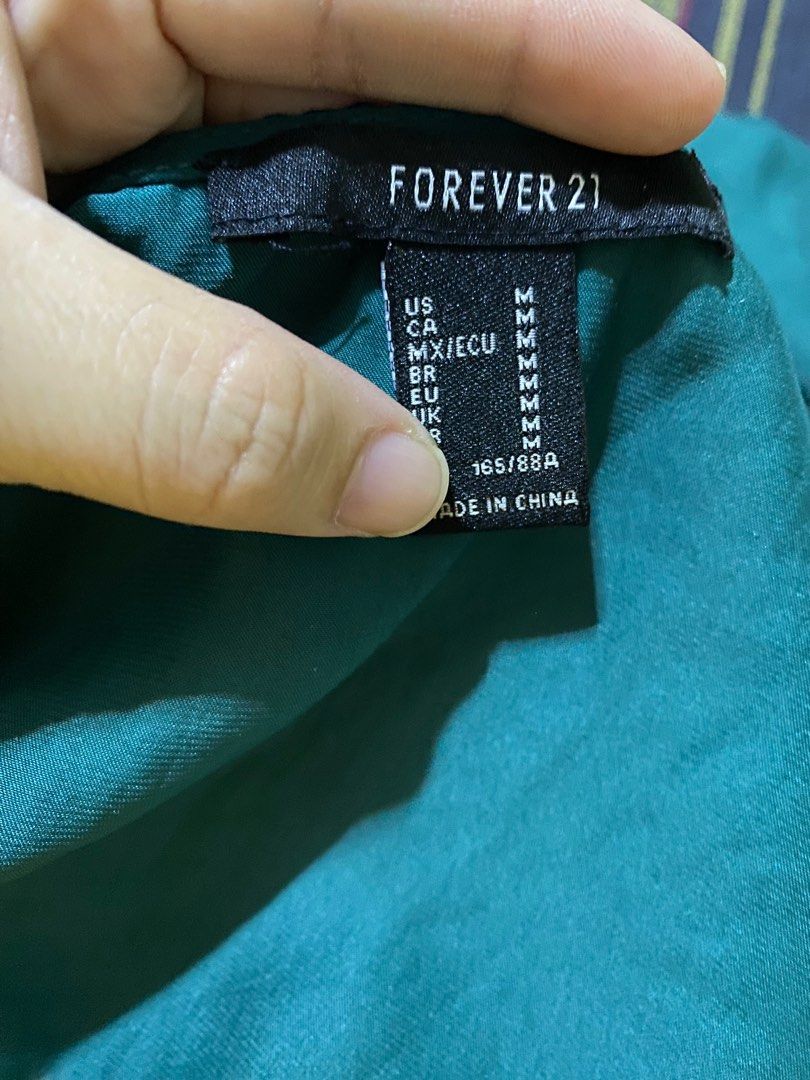Forever21 green longsleeves (Category: Longsleeves) located in Quezon City. Submitted by _junooo (Listing ID 1271241095, Image 2). Description: Rfs - decluttering.