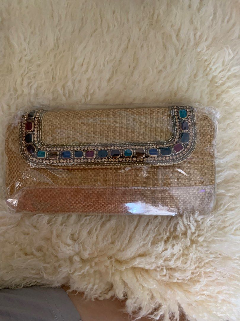 Gold colour clutch bag outlet