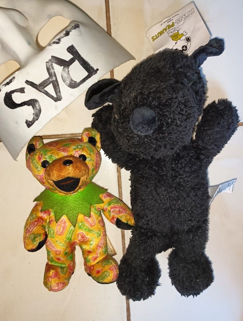 Greatful dead x Kaws (Category: Plushies & Soft Toys) located in Santo Tomas. Submitted by pickers_corner (Listing ID 1271440722, Image 1). Description: Plush Toys -Liquid Blue Grateful Dead Bean Bear 8th Gen. Mind Bender -Kaws Peanuts by uniqlo all excellent.