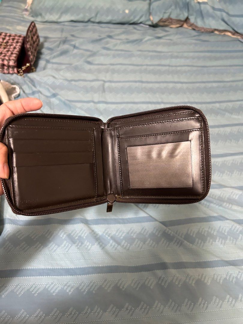 💯 guaranteed original Gucci zip short wallet (Category: Luxury Bags & Wallets) located in General Trias. Submitted by joypb (Listing ID 1271332634, Image 2). Description: Selling my own preloved 💯 original Gucci zip short wallet. Money back guarantee if proven fake. .