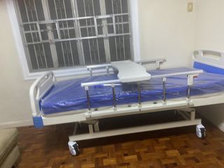 HOSPITAL BED w/ MATRESS