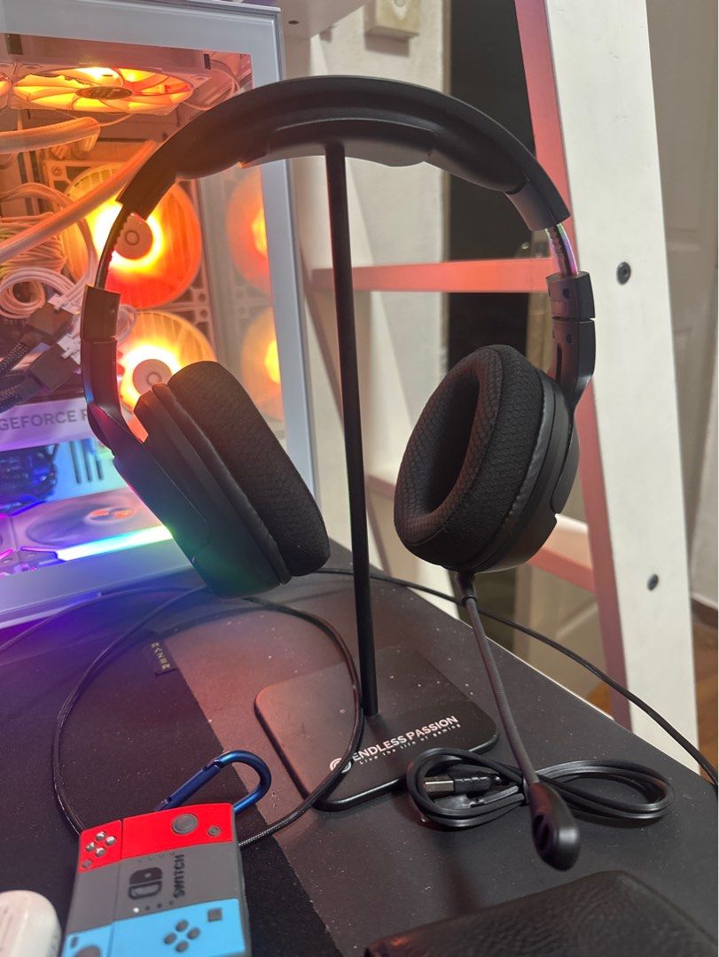 HyperX Cloud Flight (Category: Headphones & Headsets) located in Singapore. Submitted by sixfeetunder94 (Listing ID 1270212653, Image 1). Description: Pre Loved HyperX Cloud Flight Wireless minimal wear and have swapped the earmuffs to something more comfy and resistant to Singapore’s humidity! I’ve already changed the headband and earmuffs to make sure it feels new! see pictures comes with dongle and charging cable! misplaced the box but will pr