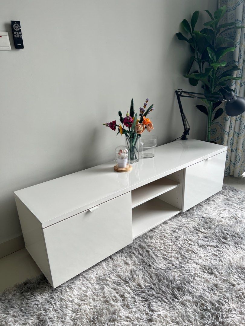 Byås sales tv unit