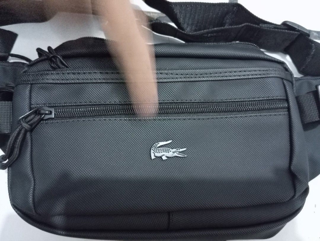 Tas shop pinggang lacoste