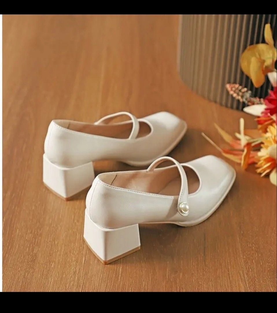 Kasut Mary jane shoes off white size 40
