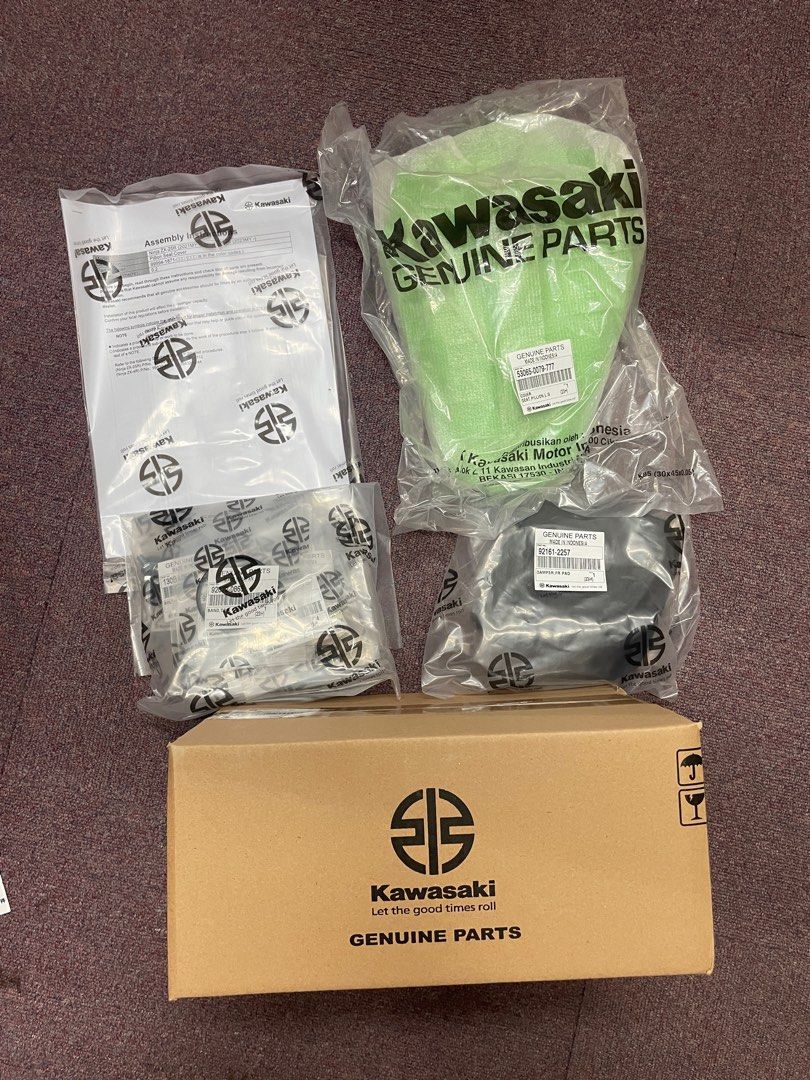 その他 BOOSTER -A-GOGO Kawasaki川崎ZX-25R ZX-4R 改裝後座蓋SEAT COVER 原廠改裝部品