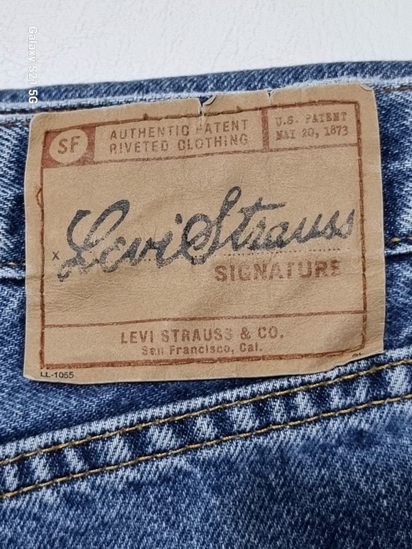 Levi top size 33