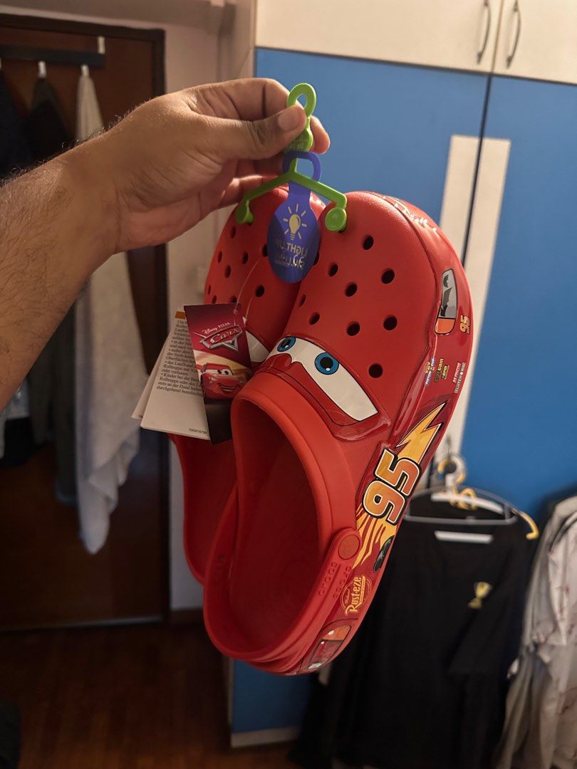 Lightning mcqueen crocs discount mens size 12