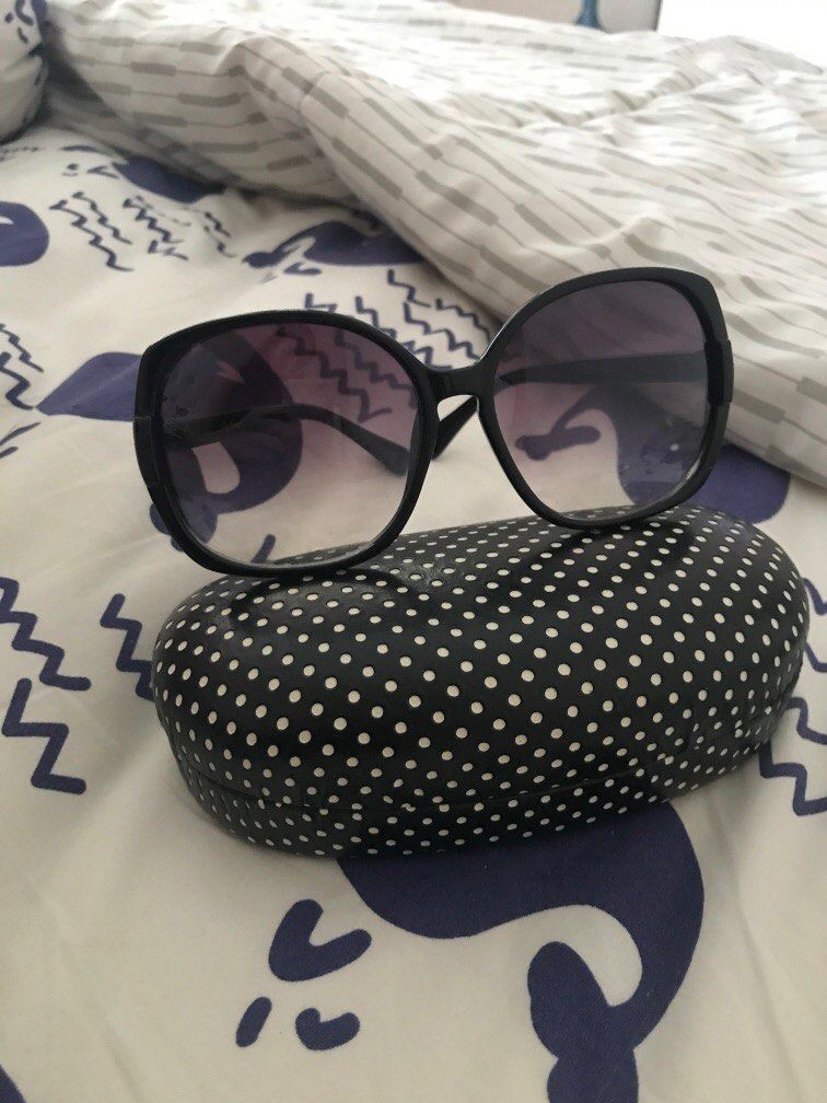 Loly Poly Shades Kacamata, Fesyen Wanita, Aksesoris di Carousell