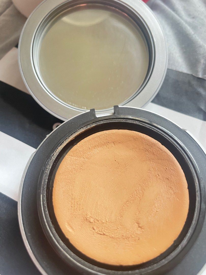 MAC STUDIO FIX CREAM TO POWDER FOUNDATION (Category: Makeup) located in Rizal. Submitted by ichaaay21 (Listing ID 1271266430, Image 3). Description: Used 85% remaining I just used it twice for an event. After that just stored. (Opened last September) 💯 authentic bought in the US for $31. Selling low GUARANTEED AUTHENTIC OR MONEY BACK!!!.