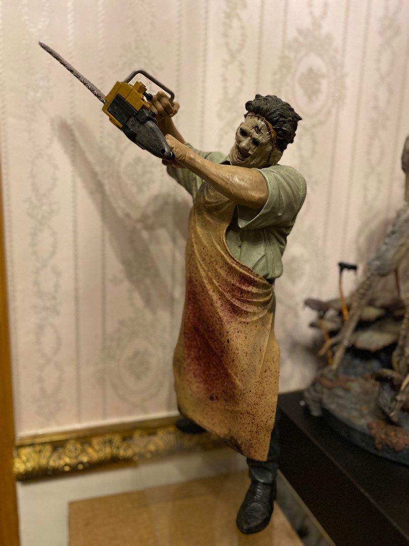 MacFarlane 18 inch Texas chainsaw massacre figure