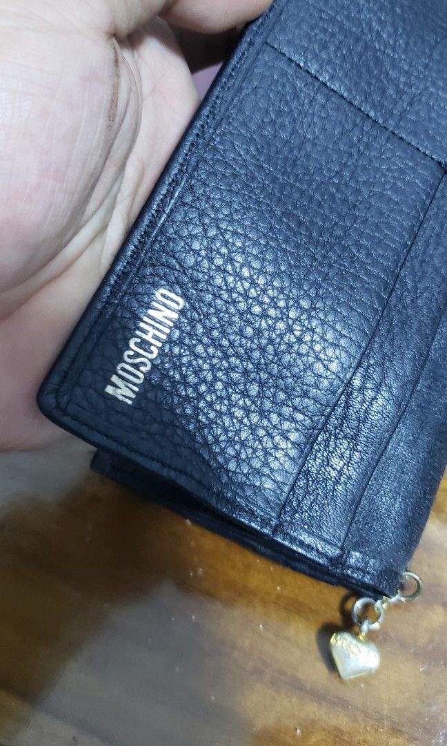 Moschino (Category: Luxury Bags & Wallets) located in Manila. Submitted by mistej (Listing ID 1271290968, Image 3). Description: moschino long wallet lambskin authentic giaranteed.
